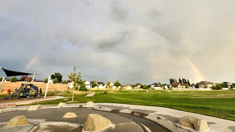 Ivory Ridge Park in Lehi, Utah | Splash Pad & Walking Trail